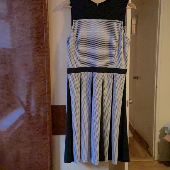 Calvin Klein Dresses & Skirts - Pleated black and white sleeveless dress.